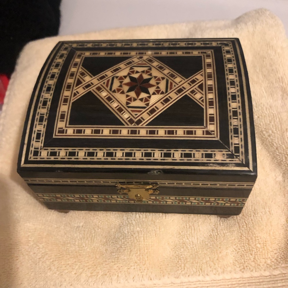 Intricate Inlaid Wood Jewelry Box- 169A $35 or $30 w/offer